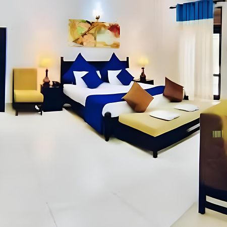 Blue Spring Hotel Ваддува Экстерьер фото