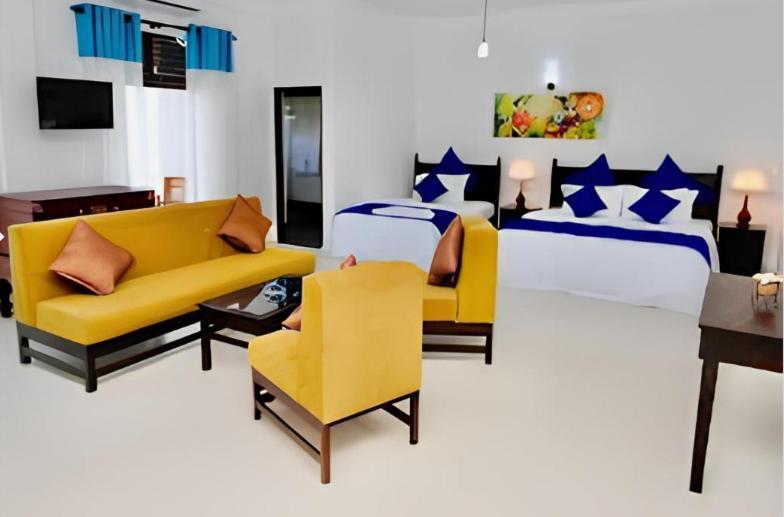Blue Spring Hotel Ваддува Экстерьер фото