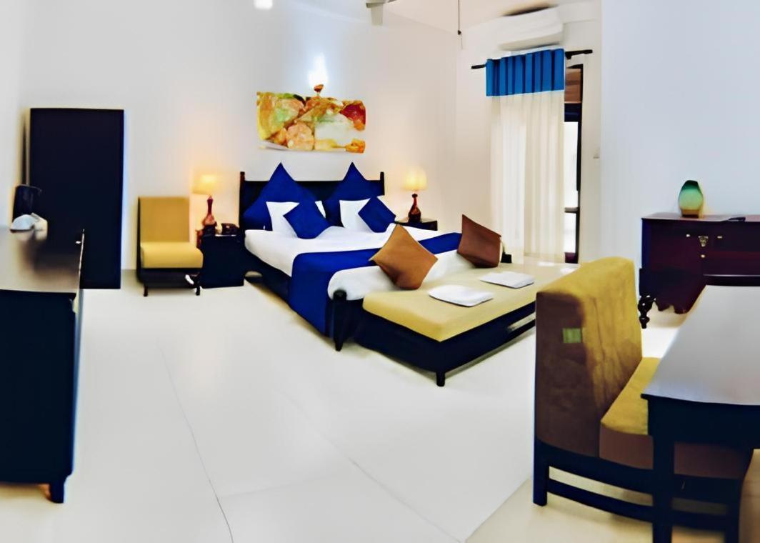 Blue Spring Hotel Ваддува Экстерьер фото