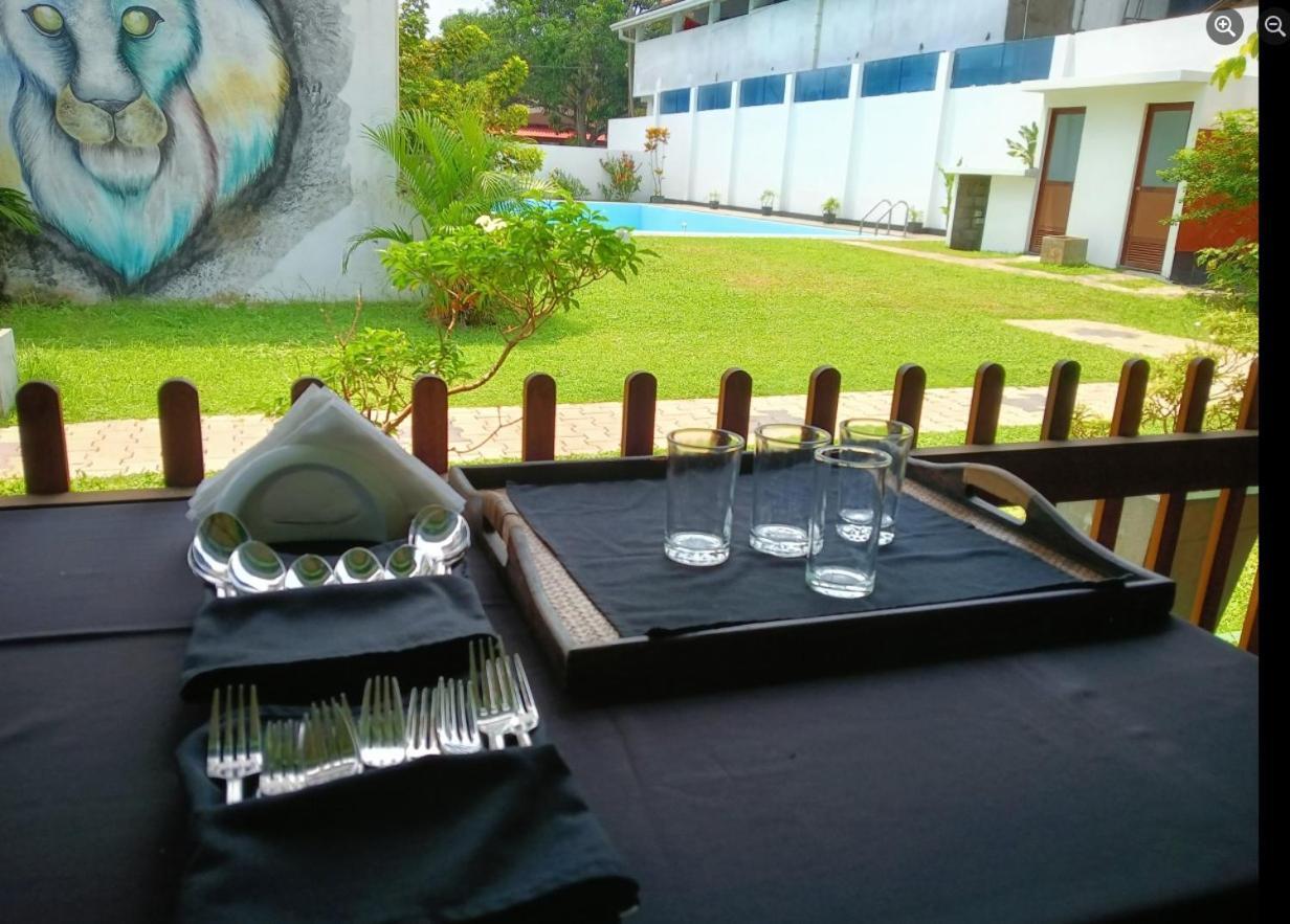 Blue Spring Hotel Ваддува Экстерьер фото