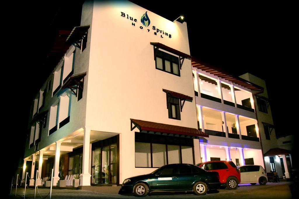 Blue Spring Hotel Ваддува Экстерьер фото